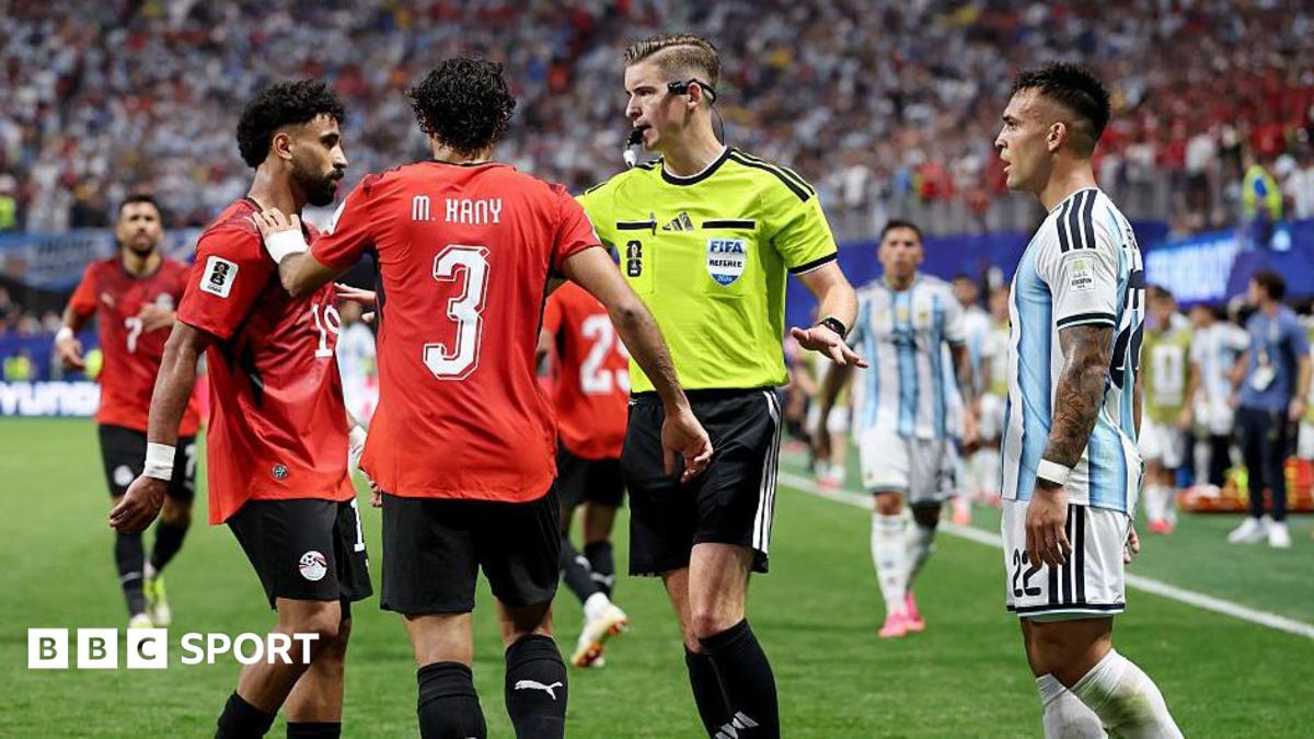 مصر تقدم شكوى بسبب التحكيم في خسارة كأس العالم أمام الأرجنتين بينما يدافع الفيفا عن الحكام
