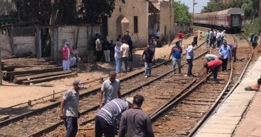 طفل في حالة حرجة بعد أن صدمه قطار في قرية بالعياط
