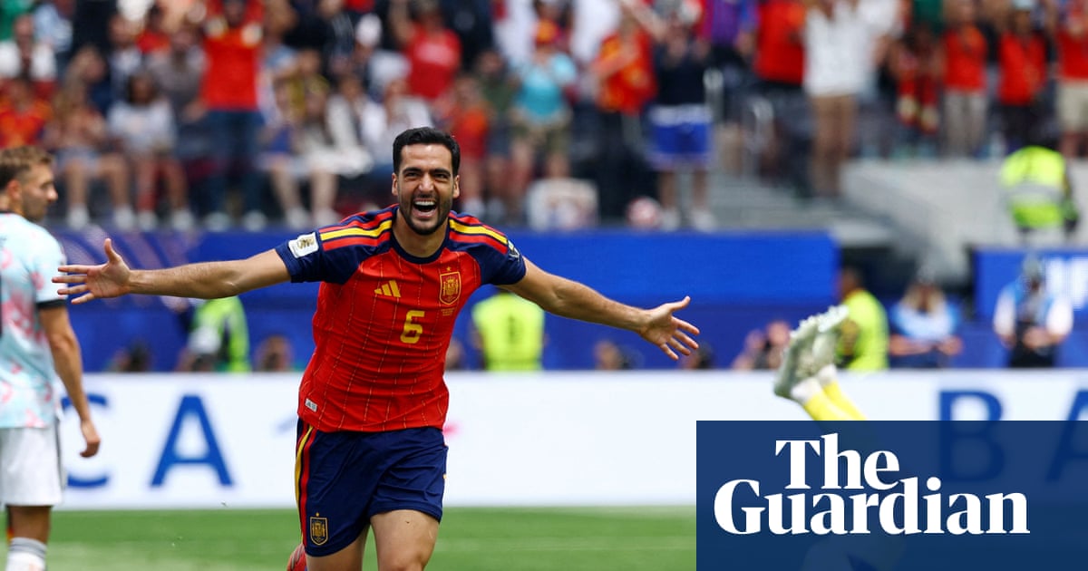 ميكيل ميرينو يسجل هدف الفوز المتأخر ليقود إسبانيا للفوز على بلجيكا 2-1 في ربع نهائي كأس العالم