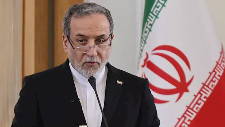 وزير الخارجية الإيراني يزور قطر لتقديم التعازي بعد أيام من ضربة الحرس الثوري على قاعدة العديد