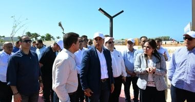 رئيس الوزراء يتفقد ممشى سياحي يربط بين مارينا 5 و7