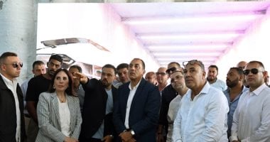 رئيس الوزراء المصري يتفقد مشروع M8 بجانب البحيرة ومحطة تجديد المياه في العلمين الجديدة