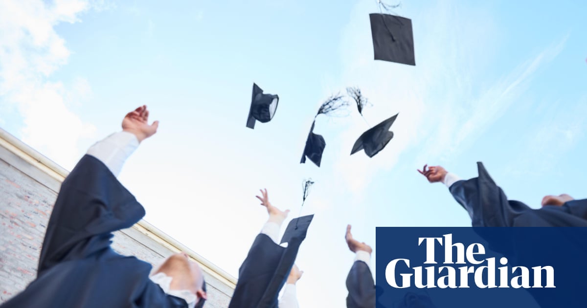 جامعات بريطانية تلغي آلاف الوظائف في humanities والعلوم الاجتماعية، مما يخلق بقعاً باردة في التخصصات