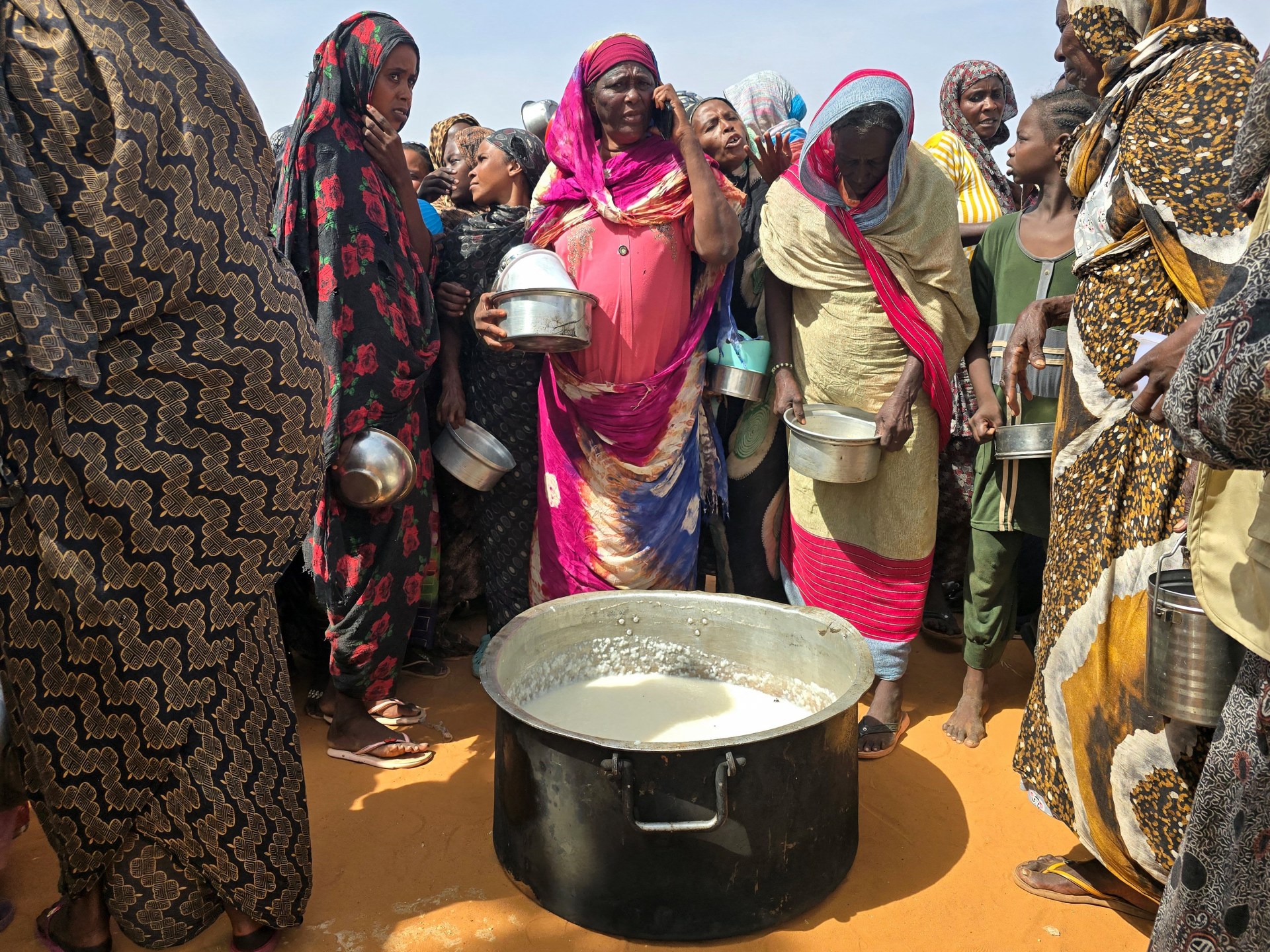 تفاقم الأزمة في السودان مع تحذير الأمم المتحدة من قيود الوصول وبرنامج الأغذية العالمي يشير إلى جوع شبيه بالمجاعة