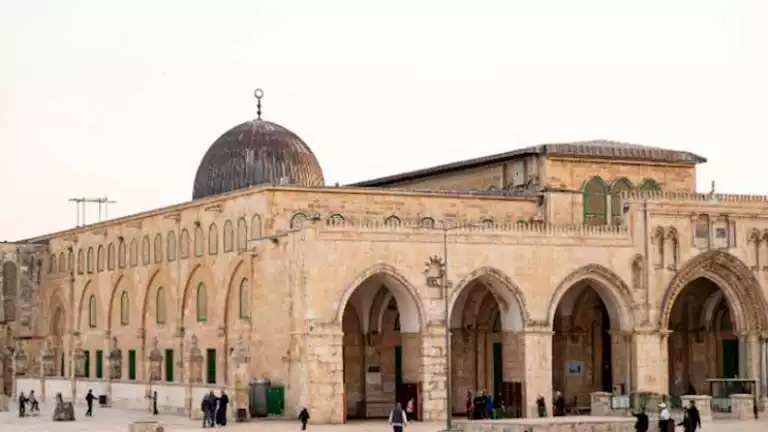 قوات الاحتلال الإسرائيلي تغلق أبواب المسجد الأقصى بحجة تدريبات عسكرية