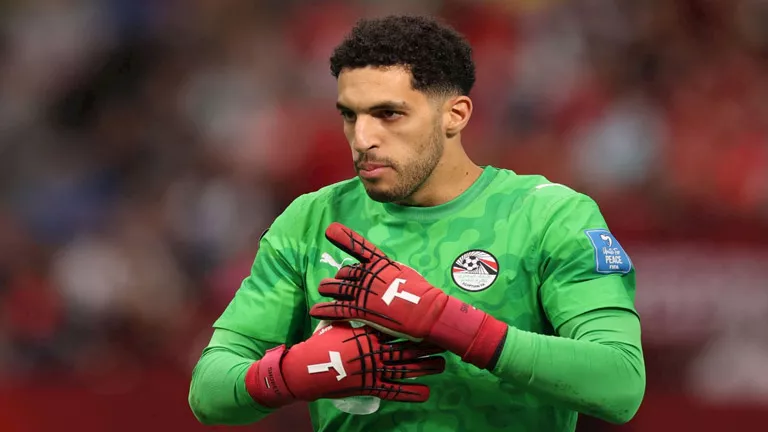 الأهلي يحدد ثلاثة سيناريوهات مع اقتراب أندية أوروبية من حارس المرمى مصطفى شوبير
